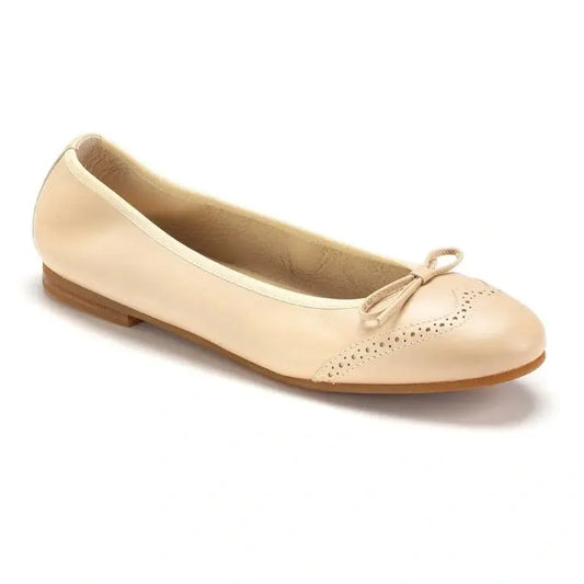 Image of 1540 cream leather girls bow shoe showing elegant design and bow detail