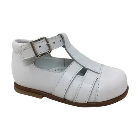 White soft leather strap toddler shoes by Beberlis, made from high-quality materials for comfort and style.