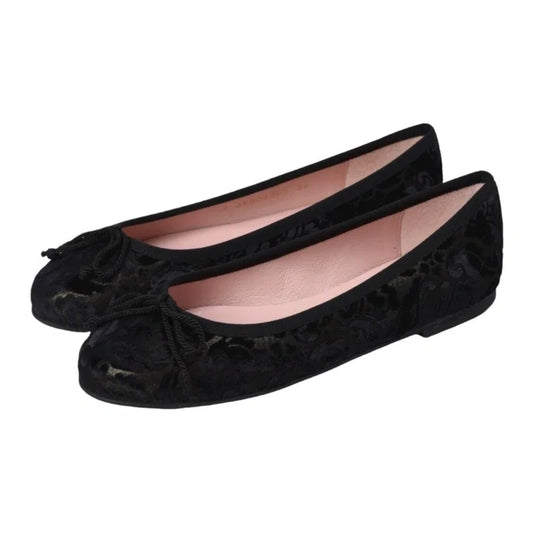 Black velvet flats for teen women by Pretty Ballerinas ballet flat with bow in black color