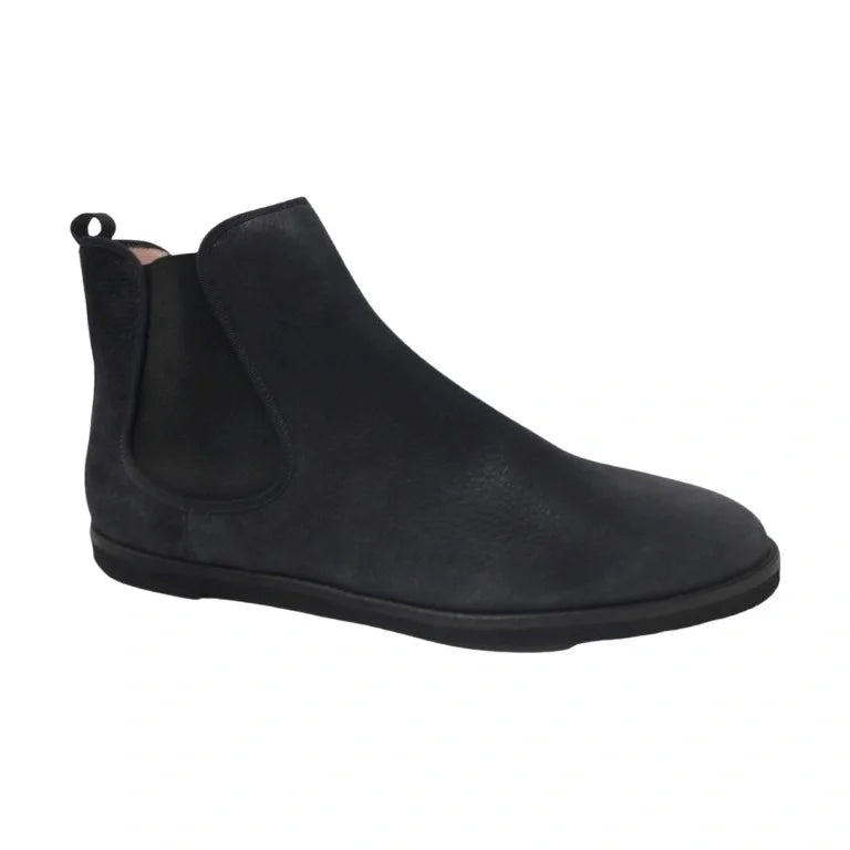 Black soft leather boots for teens and women by Pretty Ballerinas - stylish and comfortable boots for casual wear.