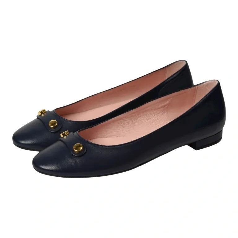 Navy soft leather flats for teen women by Pretty Ballerinas - elegant and comfortable flats for any occasion.