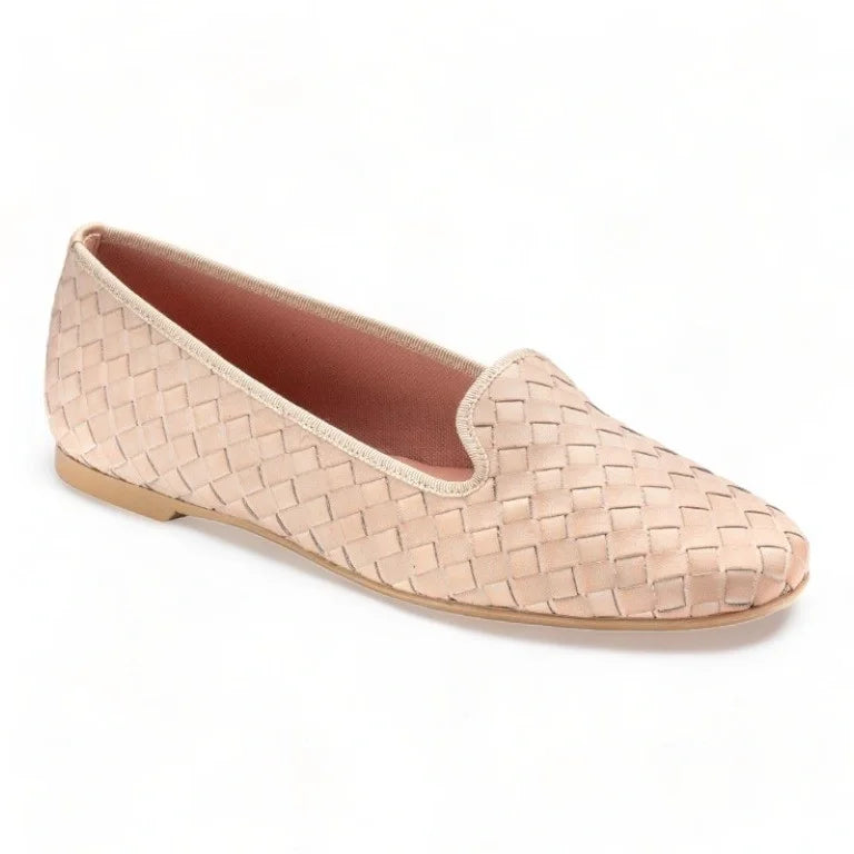 Pink soft leather smoking loafer for teen and women by Pretty Ballerinas - trendy and comfortable slipper shoes crafted in Spain.