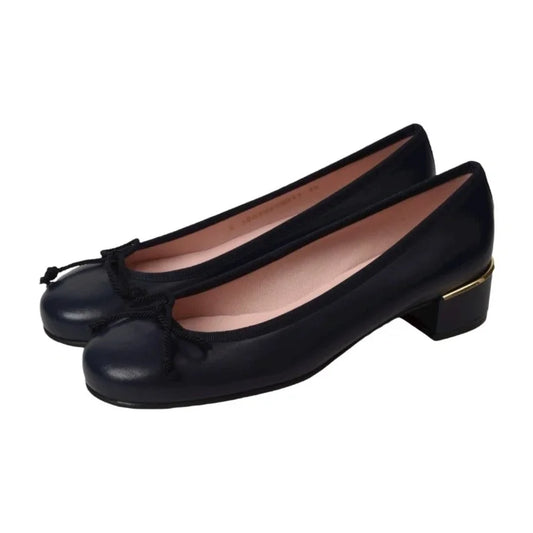 Navy soft leather heel for teen and women by Pretty Ballerinas, in Spain.