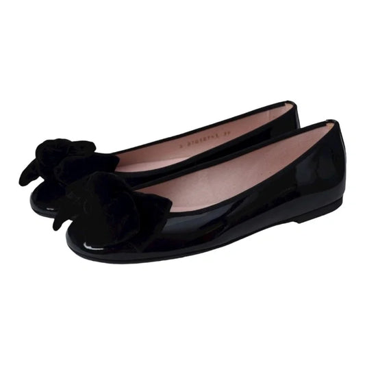 Black patent leather flats for teen and women by Pretty Ballerinas - elegant and versatile ballet flats with bow detail.