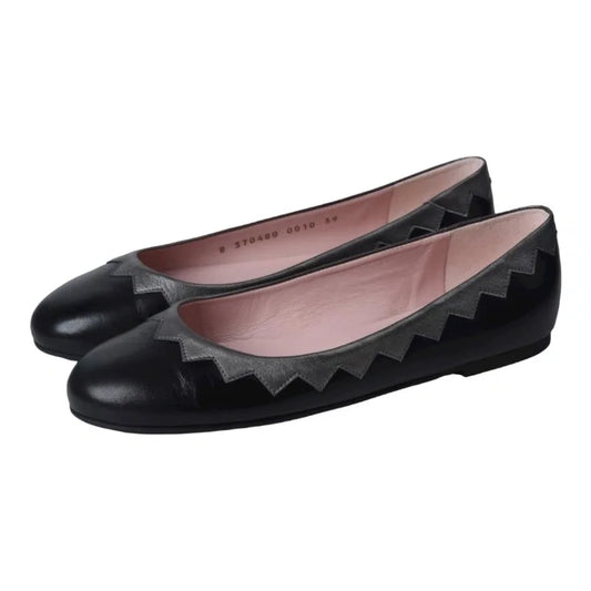 Stylish black soft leather flats for teens and women by Pretty Ballerinas, perfect for casual occasions.