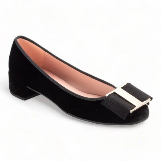 Black velvet heel for teens and women by Pretty Ballerinas - Galluci, made in Spain.