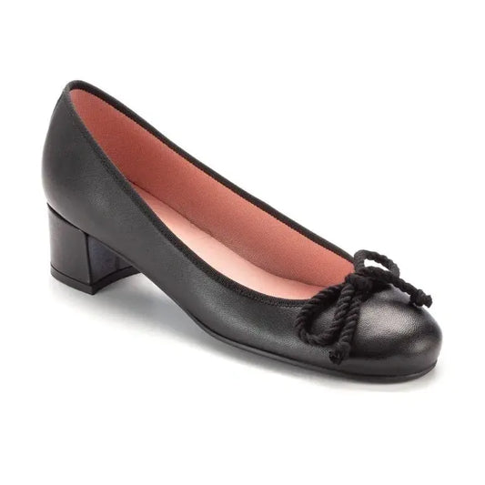 Black soft leather heel for teen and women by Pretty Ballerinas, London Kids, made in Spain.