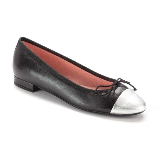 Stylish Black Soft Leather Flats for Teen/Women by Pretty Ballerinas, crafted from luxurious soft leather in Spain.