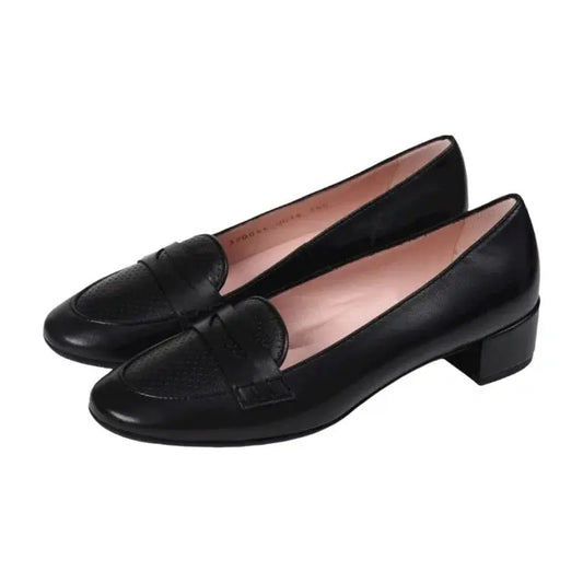 Black soft leather heel for teen and women by Pretty Ballerinas, black color, soft leather material, heel type, ideal for dressy and casual occasions, made in Spain.