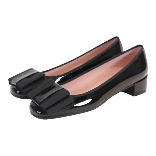 Black patent leather heel for teens and women by Pretty Ballerinas, versatile and stylish.