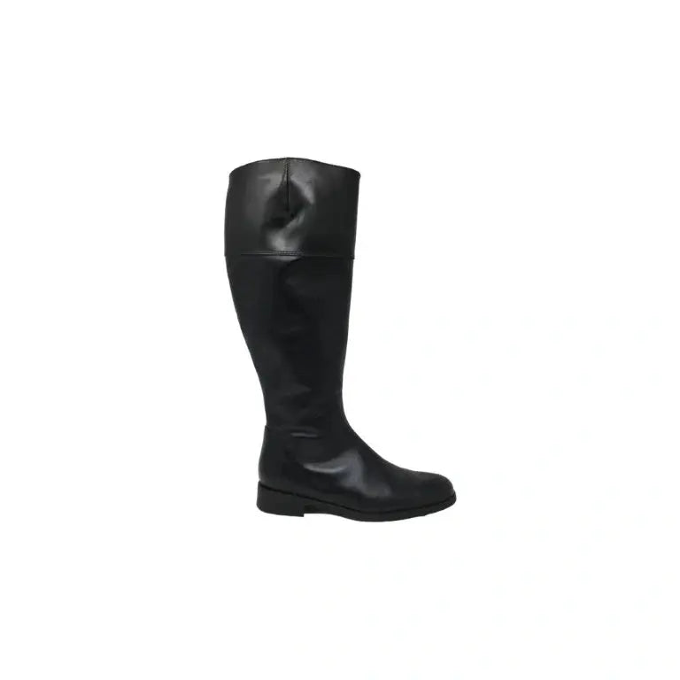 Stylish and comfortable black soft leather boots for teens and women by Pretty Ballerinas, ideal for casual wear.