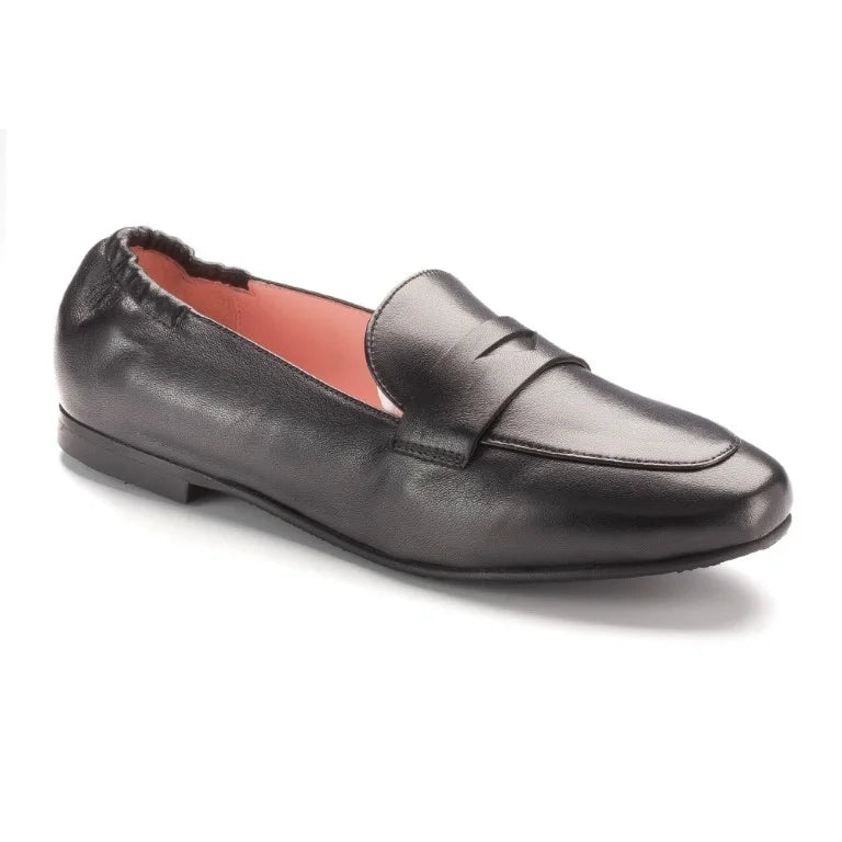 Black soft leather flat loafer for teen and women by Pretty Ballerinas - London Kids, casual loafers crafted in Spain.