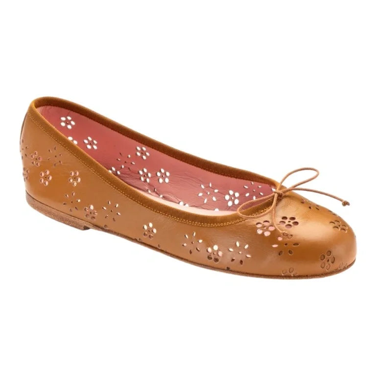 Stylish tan soft leather flats for teens and women by Pretty Ballerinas.