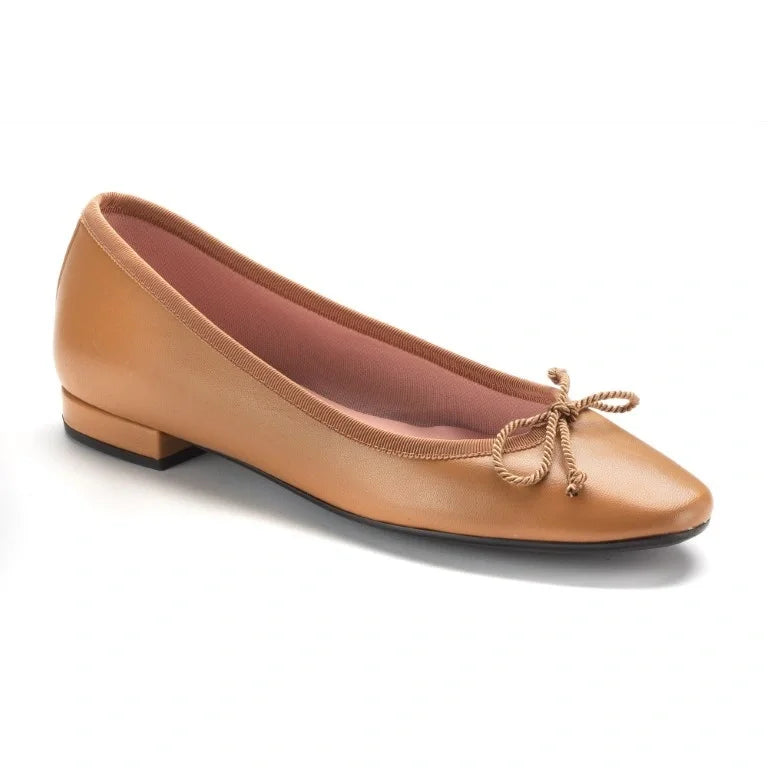 Tan soft leather flats by Pretty Ballerinas - Teen/Women - Small heel - Made in Spain