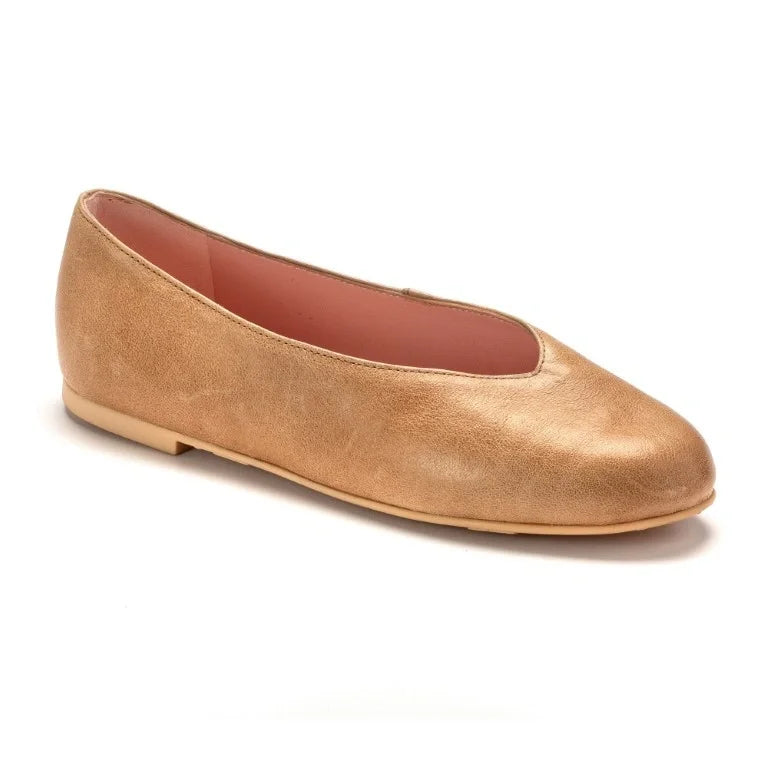 Beige soft leather flats for teens and women by Pretty Ballerinas, versatile and stylish option for any occasion.