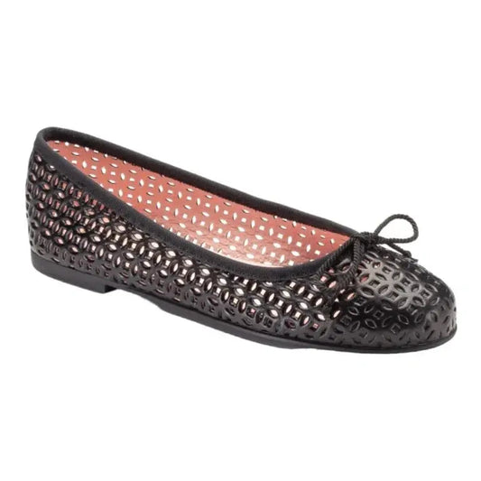 Black soft leather flats for teen and women by Pretty Ballerinas - stylish and comfortable flats for any occasion.