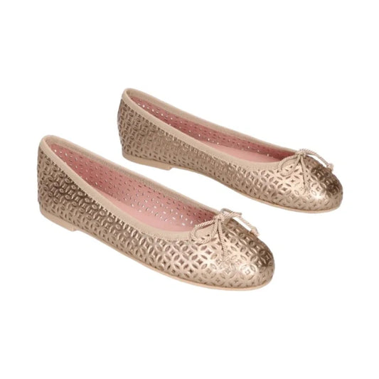 Elegant gold soft leather flats by Pretty Ballerinas, perfect for teens and women.