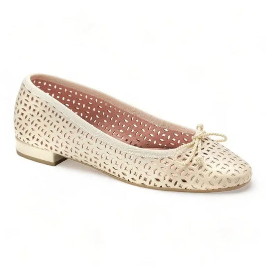 Beige soft leather flats for teen and women by Pretty Ballerinas - elegant and comfortable footwear