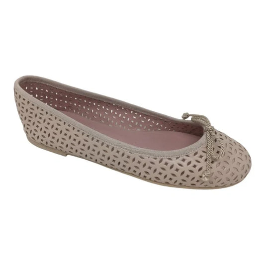 Pink soft leather flats for teens and women by Pretty Ballerinas - elegant, stylish, and comfortable.