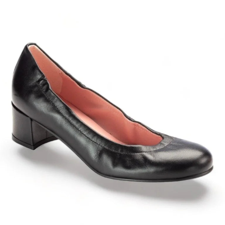 Black soft leather heel for teen and women by Pretty Ballerinas - elegant and comfortable.