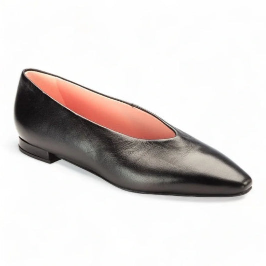 Black soft leather flats for teens and women by Pretty Ballerinas in black color