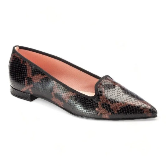 Stylish black soft leather flats for teen/women by Pretty Ballerinas, perfect for casual occasions.