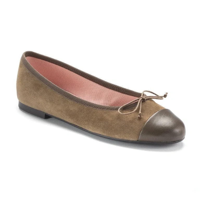 Green suede flats for teens and women by Pretty Ballerinas, featuring a charming bow detail.