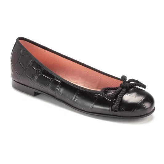 Black croc leather flats for teen and women by Pretty Ballerinas, elegant and versatile.