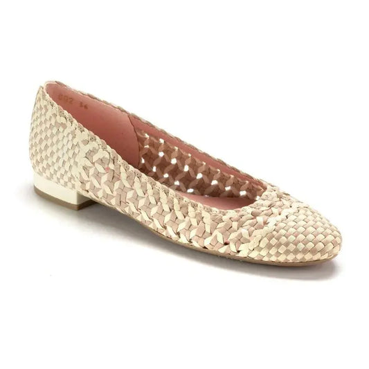 Beige soft leather flats by Pretty Ballerinas - women and teens - summer footwear