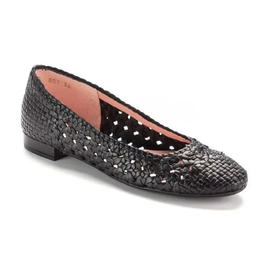 Black soft leather flats for teens and women by Pretty Ballerinas - stylish and comfortable flats for summer wear.