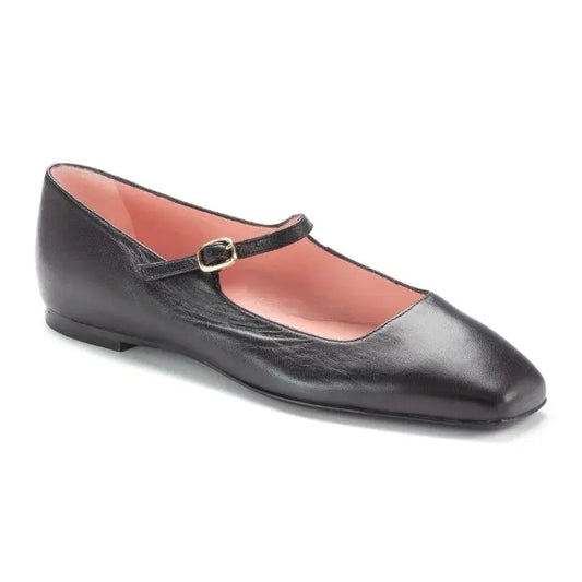 Black soft leather flats for teens and women by Pretty Ballerinas - black color, soft leather material, perfect for any occasion.