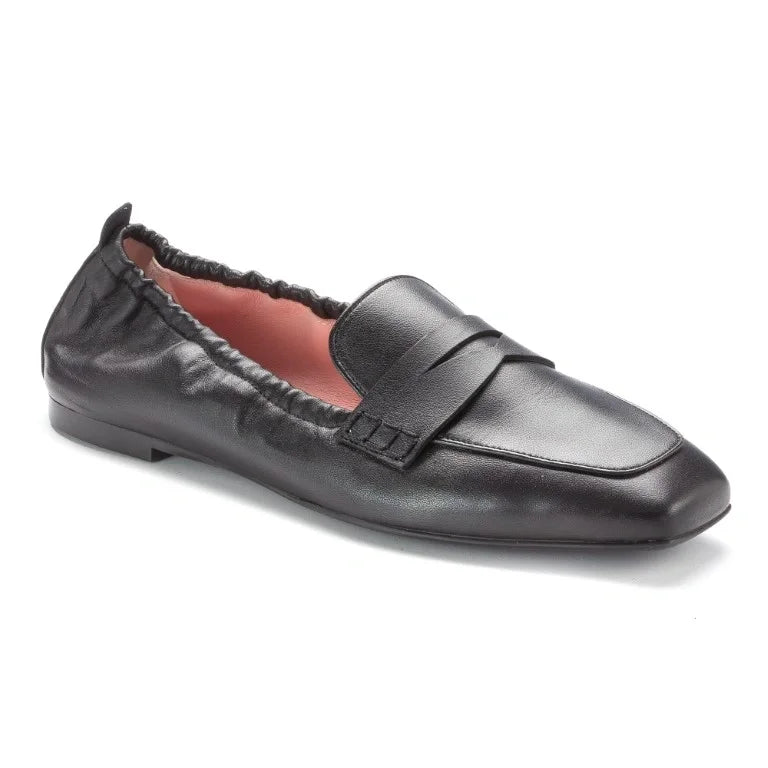 Black soft leather flats by Pretty Ballerinas - elegant and comfortable option for teens and women