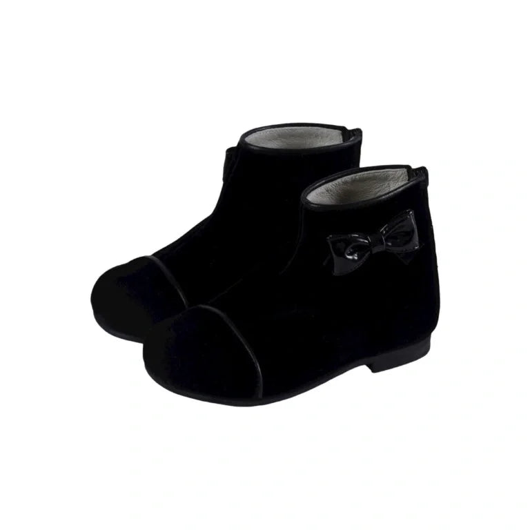 Black velvet bootie for toddler girl by London Kids, high shoe crafted in Italy, perfect for toddlers.