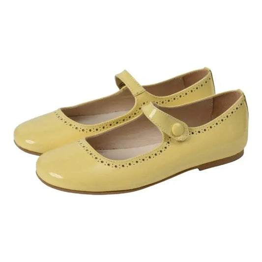 Yellow patent leather strap for girl by Manuela de Juan - pretty ballerinas - snap-closure Mary Jane - made in Spain