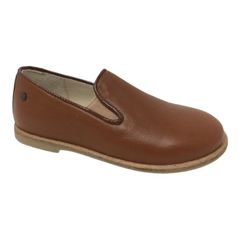 Soft leather slip-on shoes for boys and girls in tan by Manuela de Juan