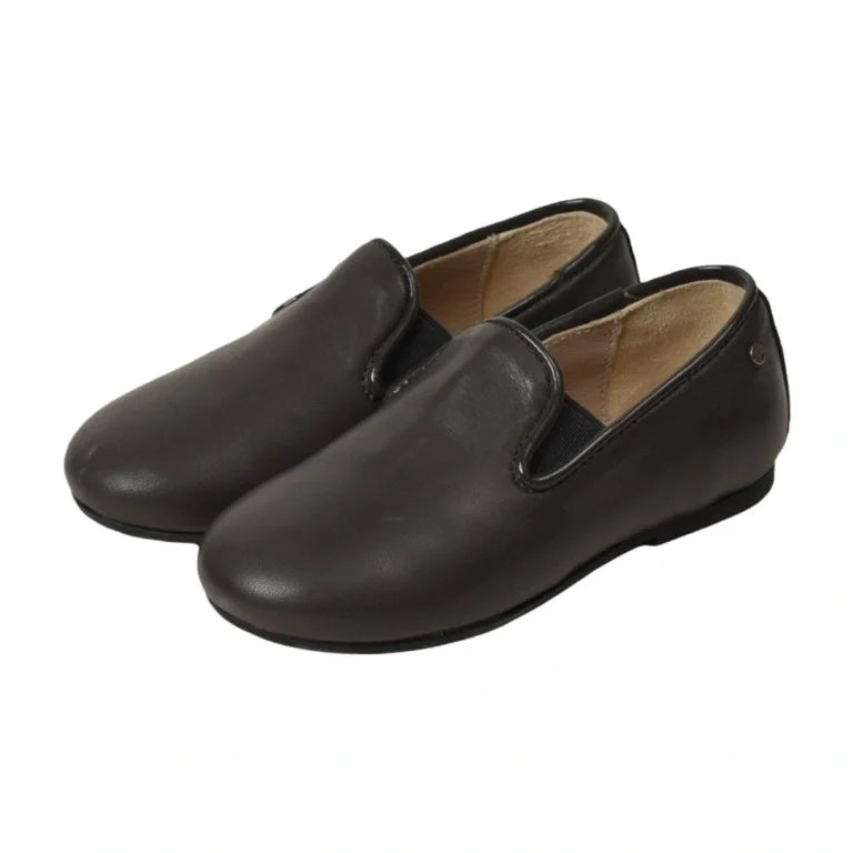 Gray soft leather slip-on shoes for boys and girls by Manuela de Juan