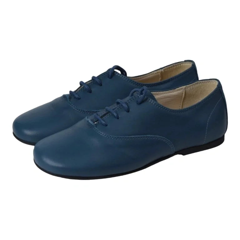 Navy soft leather lace shoes for girls by Manuela de Juan - Derby, made in Spain.