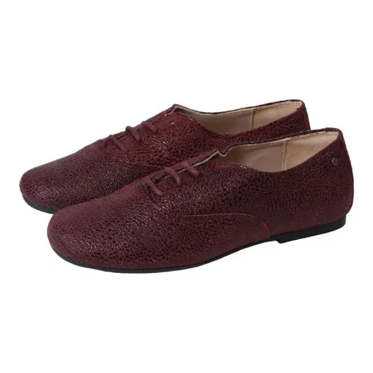 Soft leather lace shoes for girls in Bordo color by Manuela de Juan, ideal for casual wear.