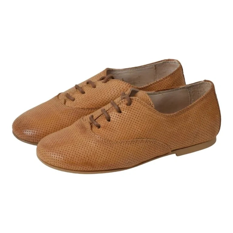 Tan soft leather lace shoes for girl by Manuela de Juan - Derby, made in Spain.