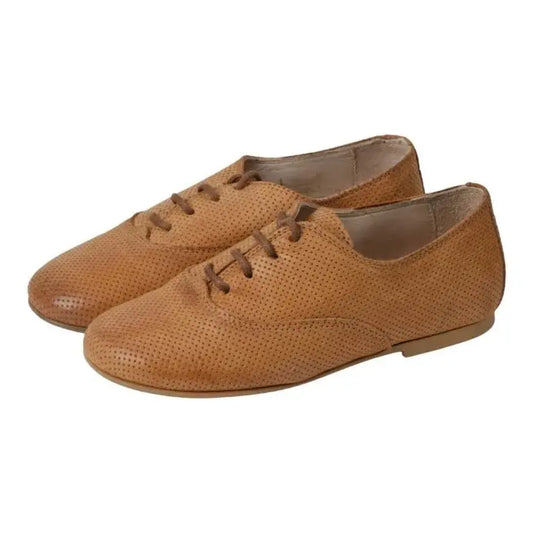 Tan soft leather lace shoes for girl by Manuela de Juan - Derby, made in Spain.