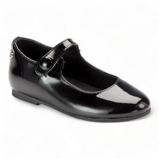 Black patent leather strap shoe for girls by Manuela de Juan - stylish and elegant choice.