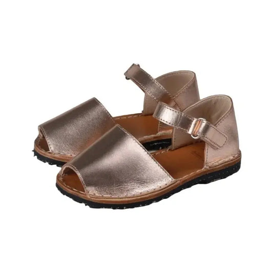 Fashionable gold soft leather strap sandals for girls by Manuela de Juan