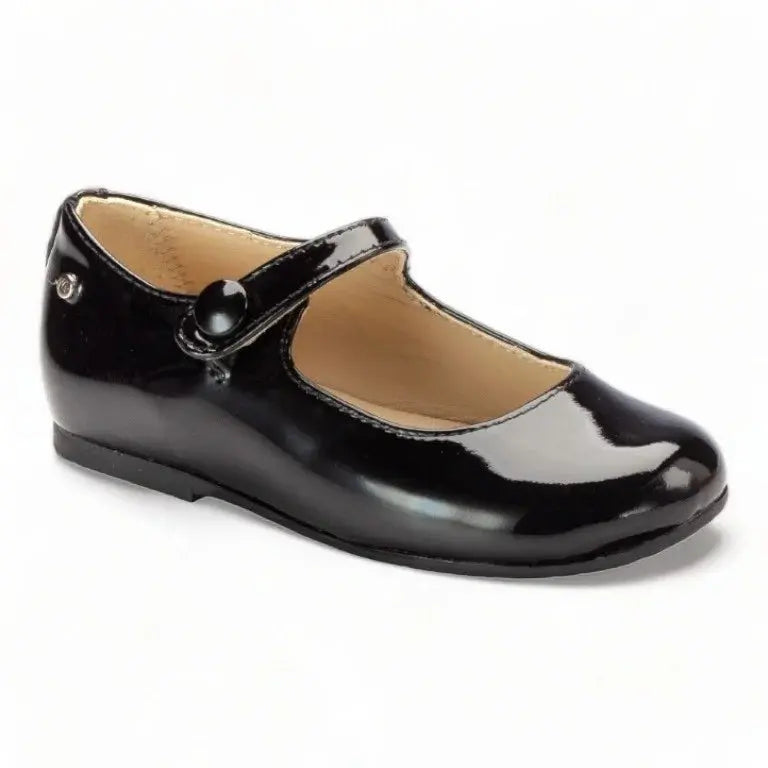 Elegant black patent leather strap for girls by Manuela de Juan, perfect for dressy occasions.