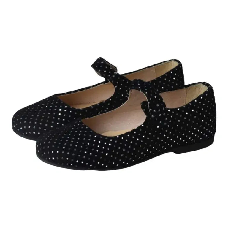 Elegant black velvet strap for girl by Manuela de Juan - snap-closure Mary Jane