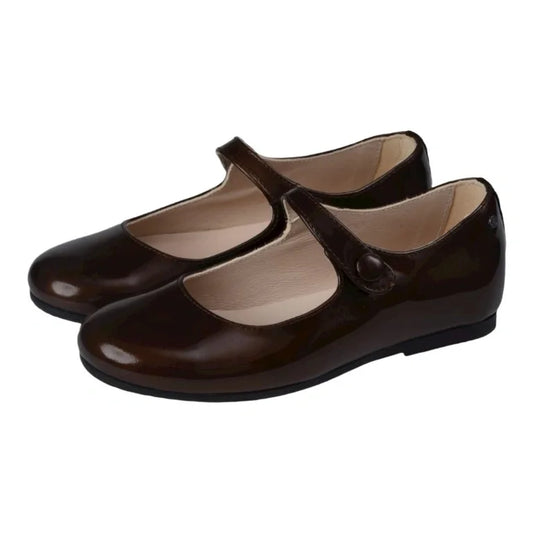 Brown patent leather strap Mary Jane shoes for girls by Manuela de Juan - elegant and comfortable option for dressy occasions.