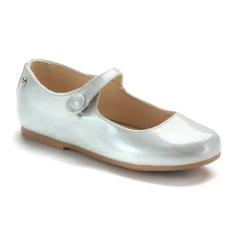 Elegant silver patent leather strap for girls by Manuela de Juan