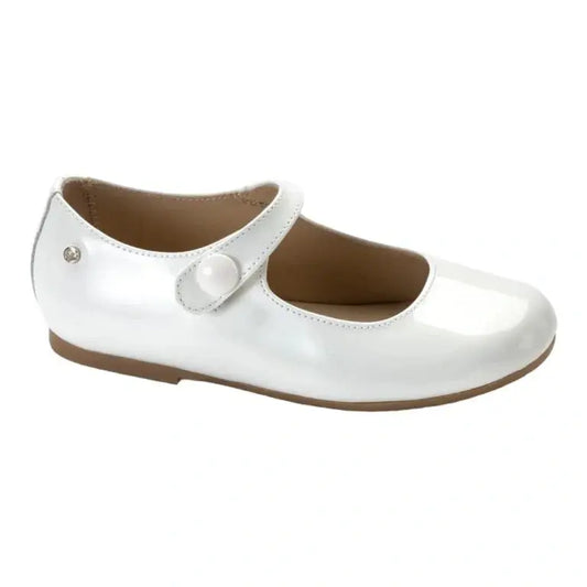 White patent leather strap for girl by Manuela de Juan - snap-closure Mary Jane