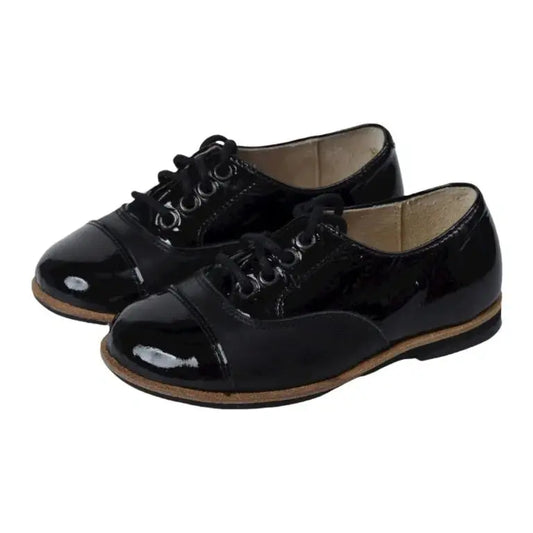 Black patent leather lace-up shoes for boys by Manuela de Juan