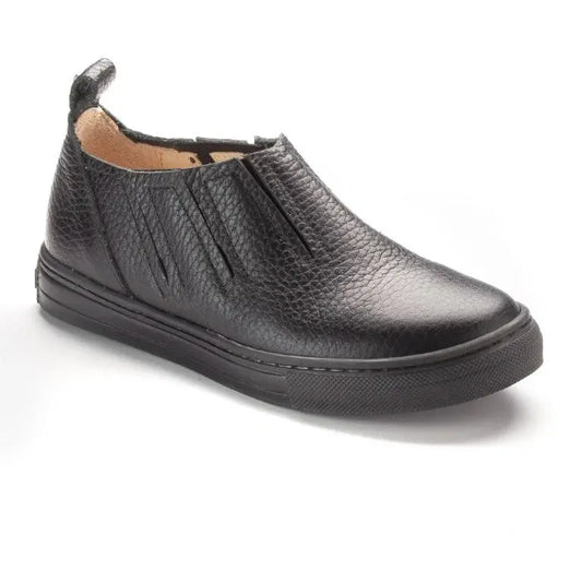 Black soft leather slip-on shoes for girls and boys by Manuela de Juan, made in Spain, casual style.