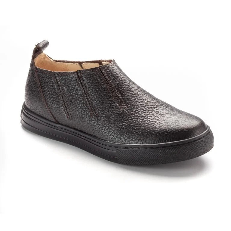 Brown soft leather slip-on shoes for girls and boys by Manuela de Juan, made of high-quality soft leather.